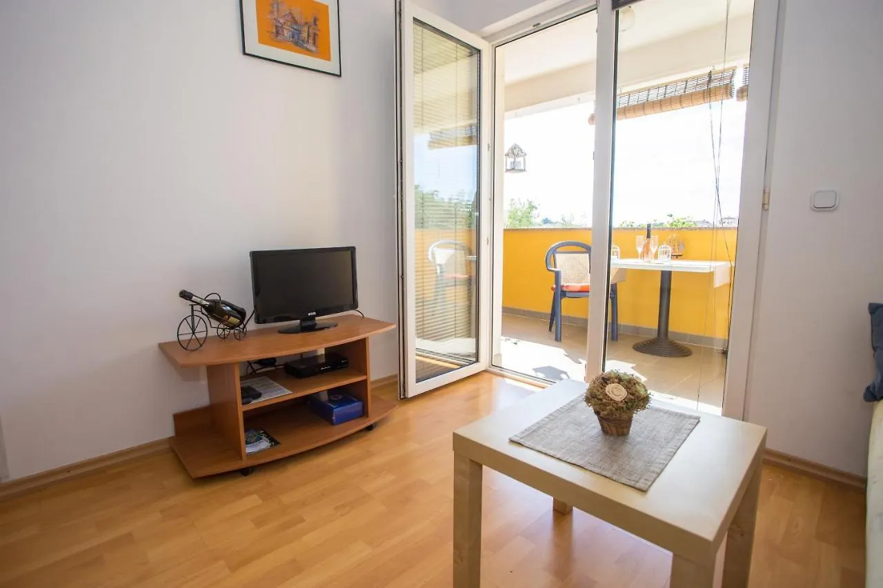 דירות ורסאר Apartman Vlado
