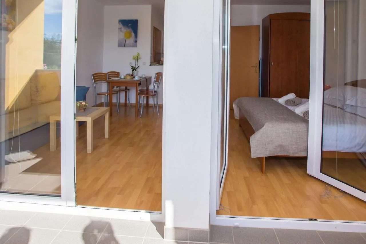 דירות ורסאר Apartman Vlado